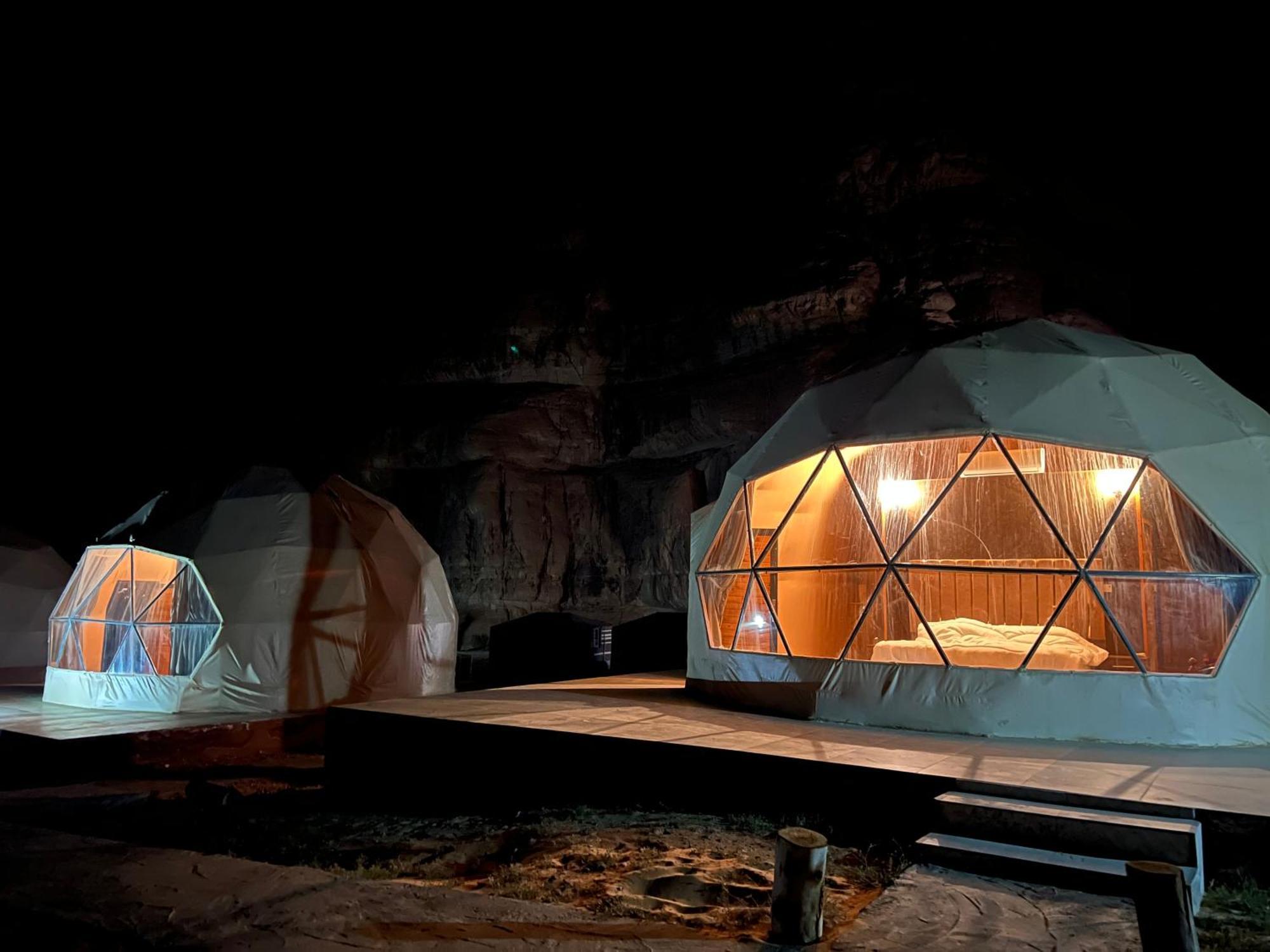 Scarlet Luxury Camp Wadi Rum Exterior foto