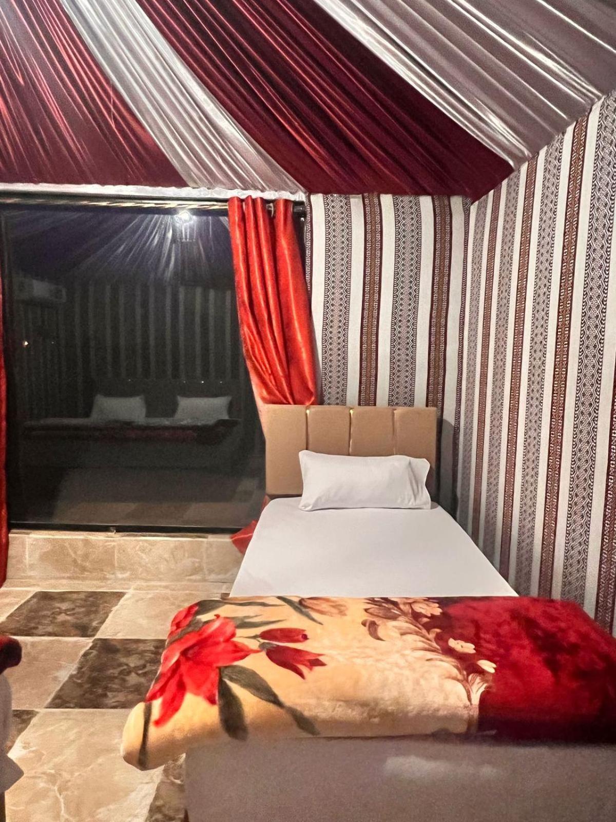 Scarlet Luxury Camp Wadi Rum Exterior foto